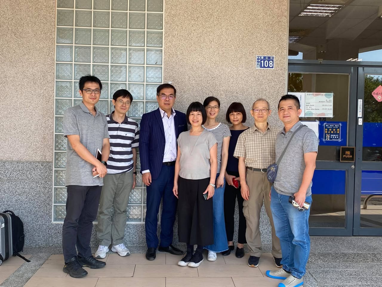 恭喜彭博士榮任環境部部長一職，也希望臺灣的環境問題可以更受到重視，生活環境也越來越好。