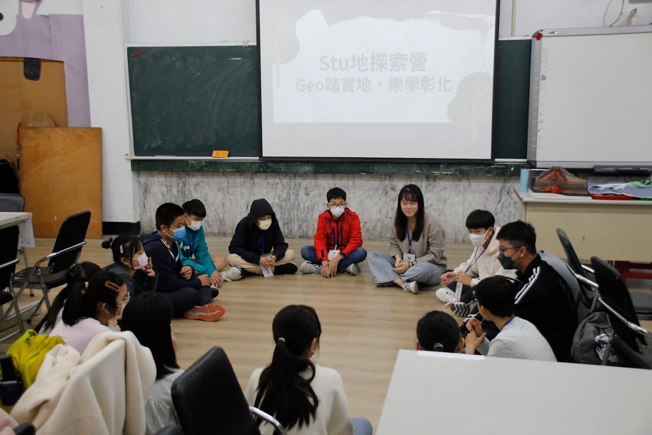 由本系學生所規劃、設計的地理探索營活動，終於在寒流到來前順利完成。