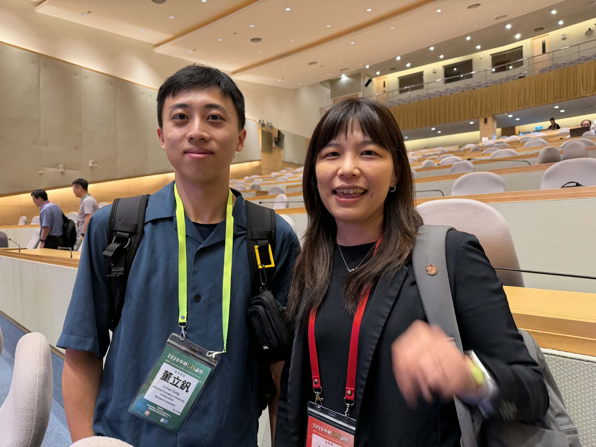 盧沛文老師與研究助理董立釩同學於會場合影